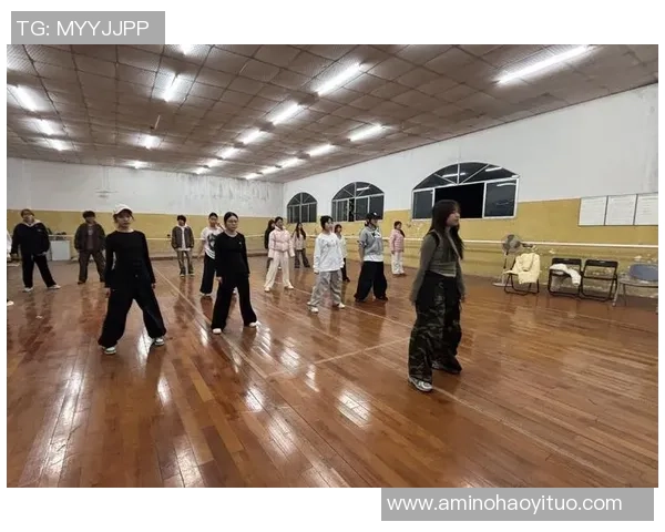 街舞战术解析:广州街舞队如何运用边路渗透提升整体战斗力 街舞战术解析:广州街舞队如何运用边路渗透提升整体战斗力