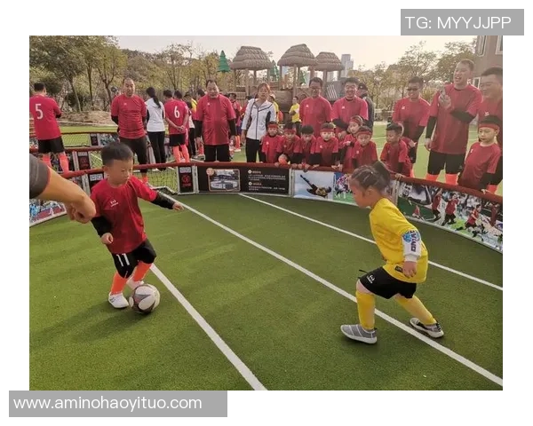 指怀王足球引领青少年运动热潮助力健康成长与团队精神培养 指怀王足球引领青少年运动热潮助力健康成长与团队精神培养