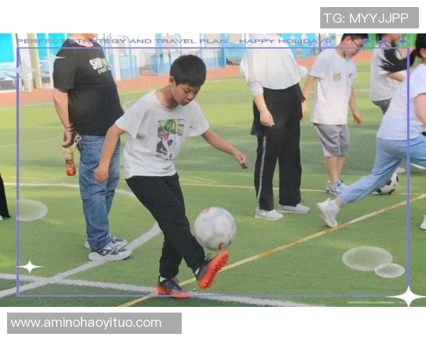 家庭足球图画中的温馨瞬间与亲子互动的乐趣探索