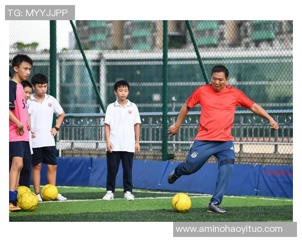 足球蜜汁凸起的背后秘密与球场文化的奇妙交织 足球蜜汁凸起的背后秘密与球场文化的奇妙交织