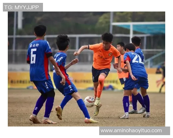 足球老K带你领略绿茵场上的激情与荣耀，畅谈足球背后的故事与梦想