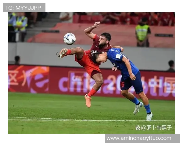 足球比赛中球员因撞人被判犯规的规则解析与案例分析 足球比赛中球员因撞人被判犯规的规则解析与案例分析