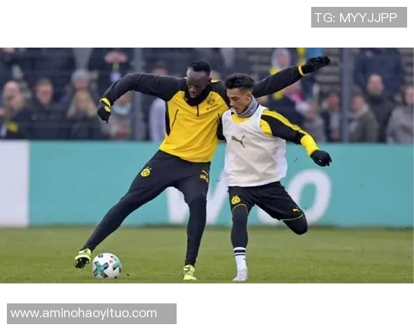 足球闪电图片展现速度与激情的完美结合，感受赛场上的瞬间魅力与力量